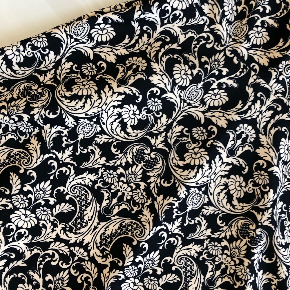 Forever 21 Paisley Skater Dress with V Neck - Picture 3 of 10